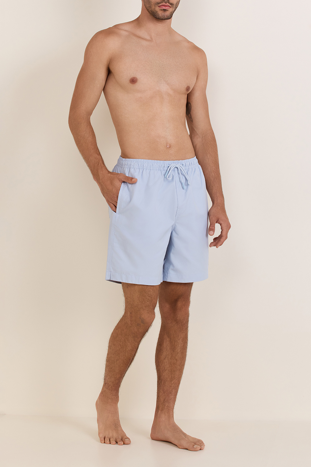 תמונת כל הלוק של מכנסי שחייה